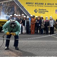 Mobile welding center chain cutting