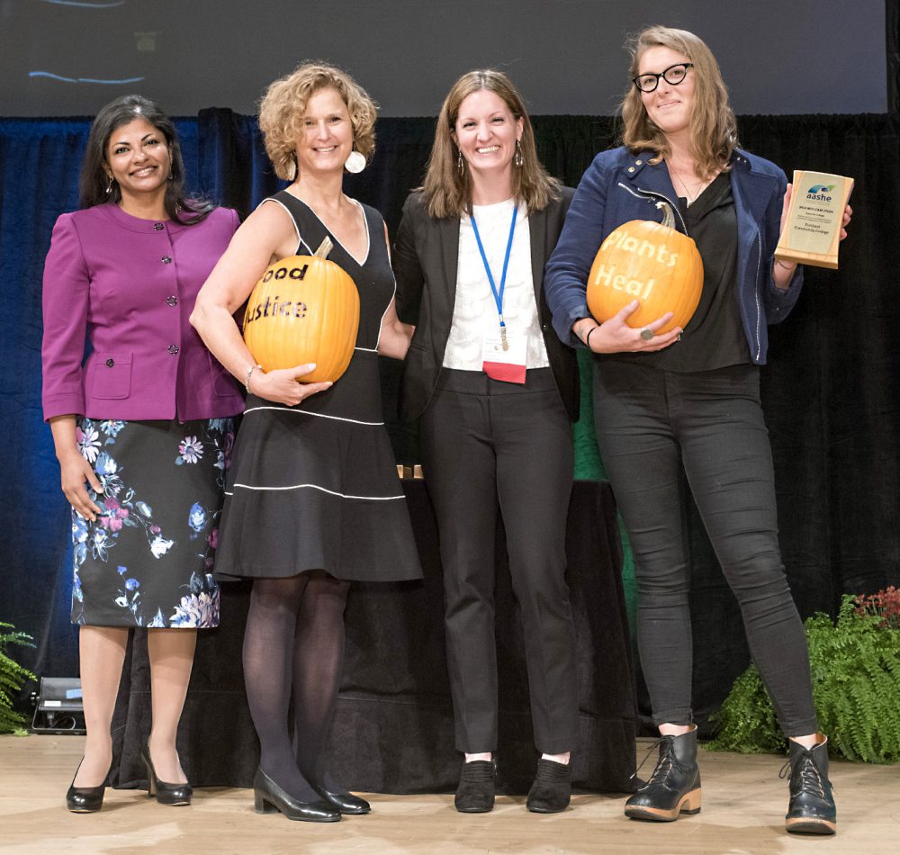 Elaine and Nora receiving AASHE Award